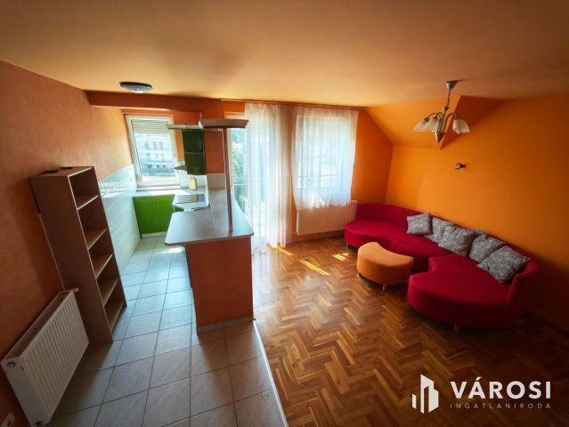 Eladó téglalakás, Debrecenben 69.9 M Ft, 5 szobás