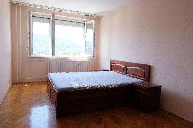Eladó panellakás, Budapesten, III. kerületben 85 M Ft, 3 szobás