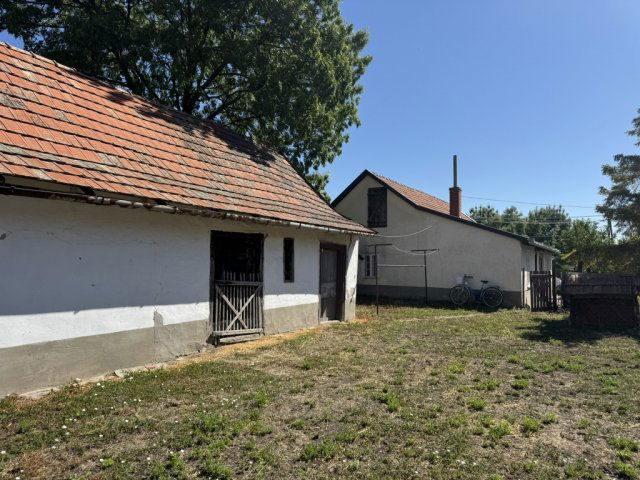 Eladó családi ház, Jászkisérén 10.9 M Ft, 2+1 szobás