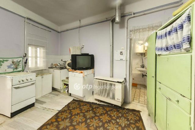 Eladó családi ház, Egerfarmoson 11 M Ft, 2 szobás