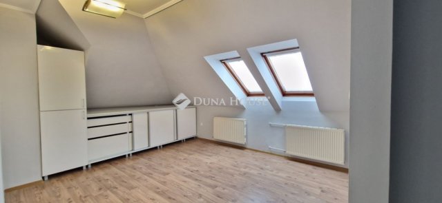 Eladó téglalakás, Nyíregyházán 63.9 M Ft, 4 szobás