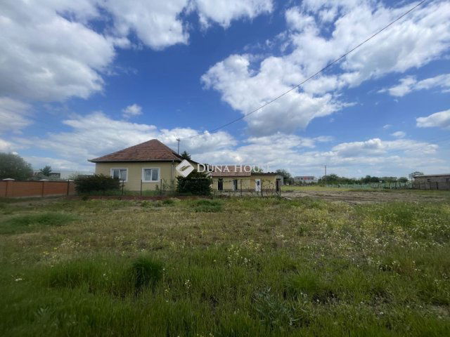 Eladó családi ház, Kecskeméten 130 M Ft, 3+1 szobás