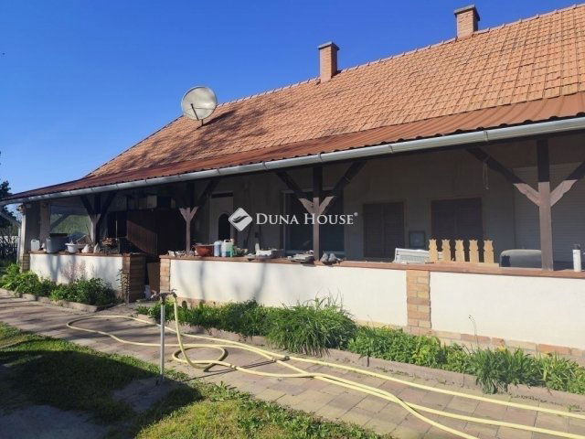 Eladó családi ház, Ócsán 93.9 M Ft, 6 szobás