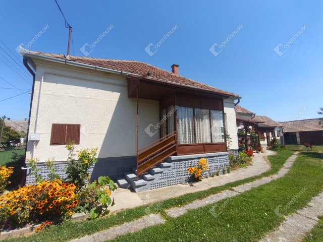 Eladó családi ház, Berzencén 29.9 M Ft, 4 szobás