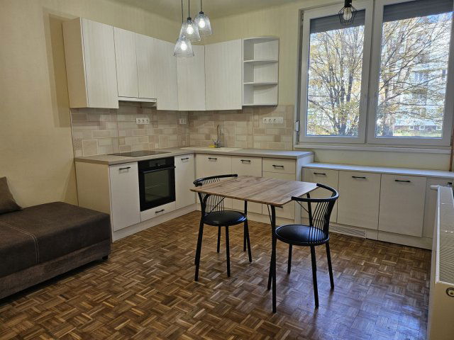 Kiadó téglalakás, albérlet, XIV. kerületben, Angol utcában