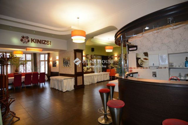 Eladó hotel, Nagykőrösön 170 M Ft, 7 szobás