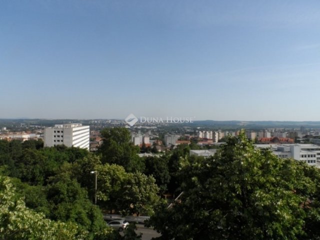Eladó panellakás, Pécsett 67 M Ft, 2+1 szobás