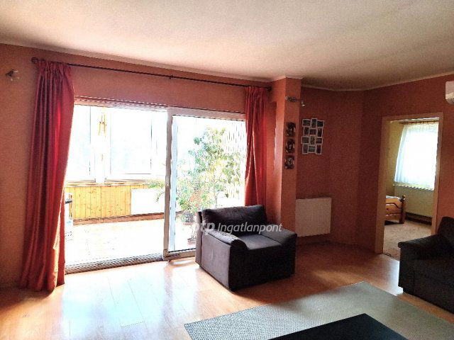 Eladó családi ház, Esztergomban 136 M Ft, 6 szobás