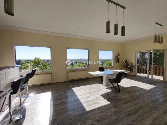 Eladó családi ház, Szentendrén 153 M Ft, 5 szobás