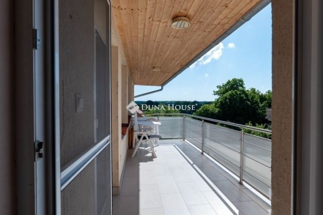 Eladó családi ház, Pécsett 169.9 M Ft, 5+2 szobás