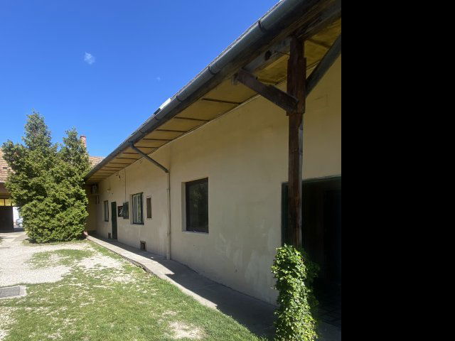 Eladó családi ház, Esztergomban 44.9 M Ft, 2 szobás