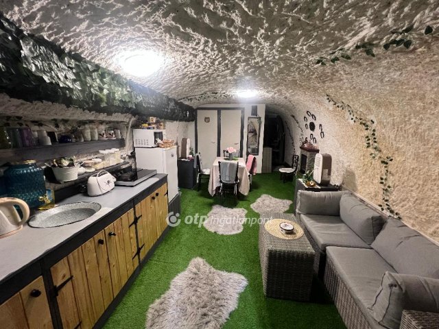 Eladó ipari ingatlan, Demjénben 26.9 M Ft / költözzbe.hu