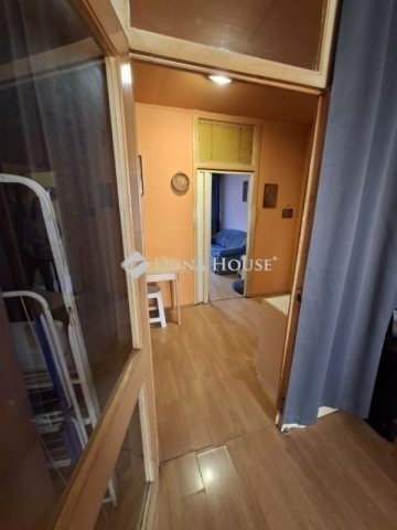 Eladó panellakás, Pécsett 39.9 M Ft, 2 szobás