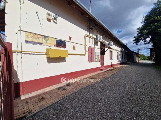 Eladó üzlethelyiség, Fegyverneken 34.9 M Ft