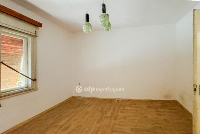 Eladó családi ház, Karádon 22 M Ft, 3 szobás