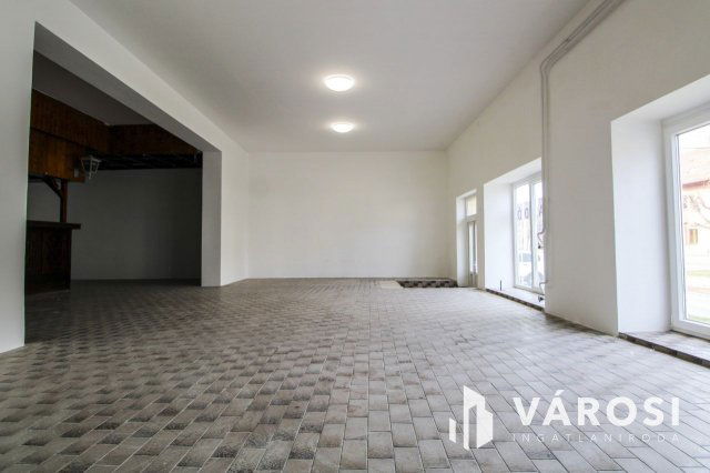 Eladó üzlethelyiség, Hódmezővásárhelyen 28 M Ft, 1 szobás