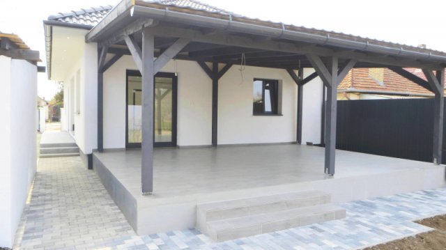 Eladó téglalakás, Gyulán 65 M Ft, 3+1 szobás