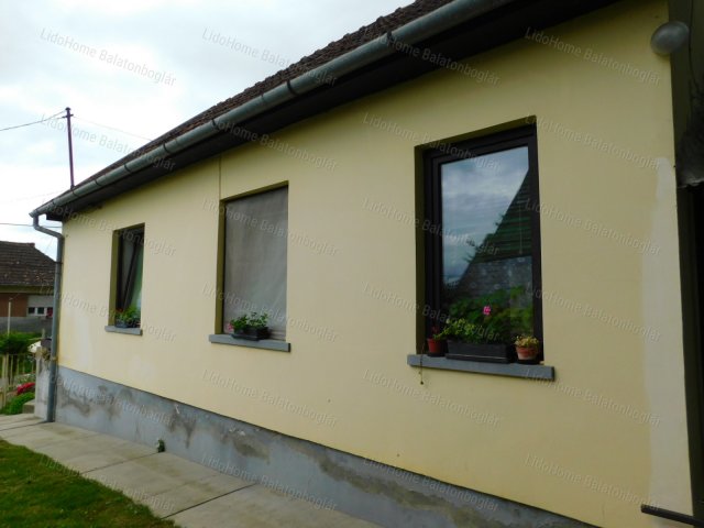 Eladó családi ház, Karádon 24.9 M Ft, 2+2 szobás