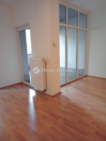Eladó téglalakás, Budapesten, VIII. kerületben 78 M Ft, 1 szobás