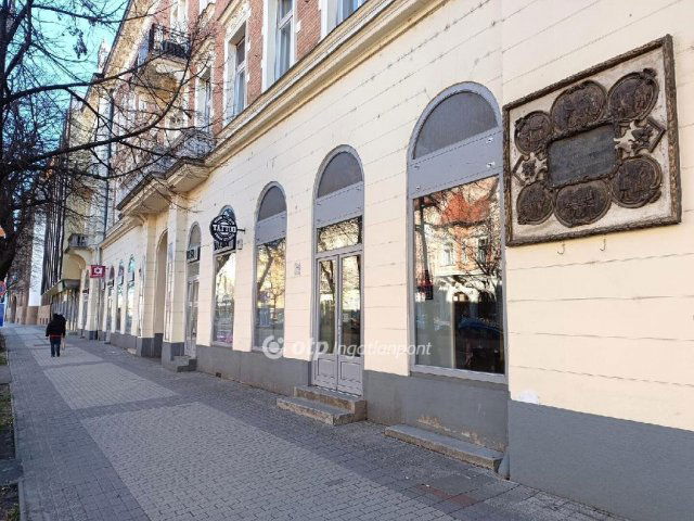 Kiadó üzlethelyiség, Debrecenben 550 E Ft / hó