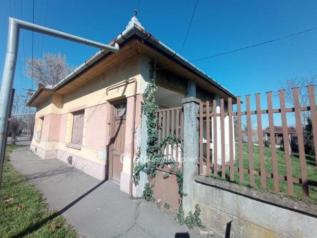 Eladó családi ház, Békéscsabán 13.5 M Ft, 2 szobás