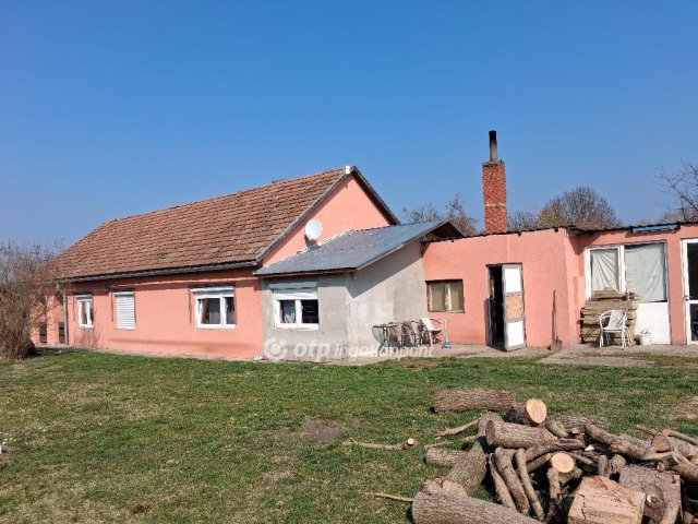 Eladó családi ház, Dobán 30 M Ft, 1+2 szobás