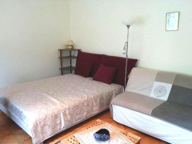 Kiadó téglalakás, albérlet, Pécsett, Sándor utcában, 1 szobás