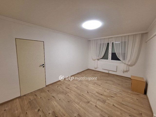 Eladó panellakás, Mezőhegyesen 20.9 M Ft, 2+1 szobás