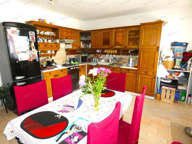 Eladó ikerház, Mogyoródon 99.99 M Ft, 7 szobás