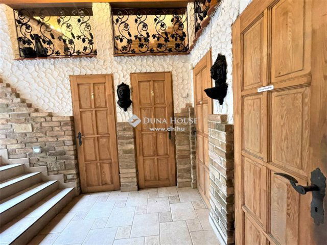 Eladó üzlethelyiség, Szentendrén 170 M Ft / költözzbe.hu