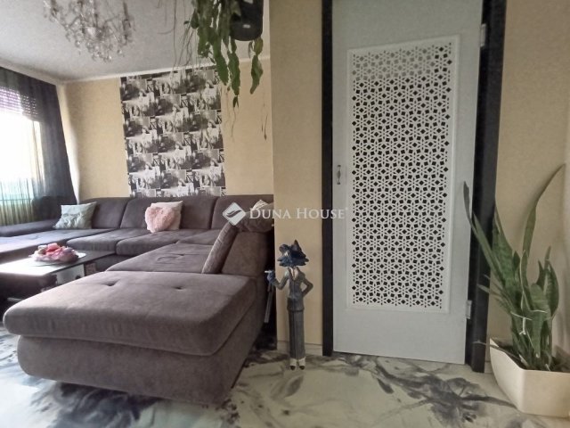 Eladó téglalakás, Mohácson 33 M Ft, 2+1 szobás