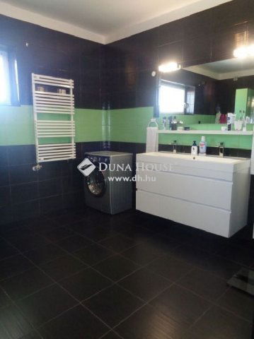 Eladó ikerház, Székesfehérvárott 119.5 M Ft, 4 szobás