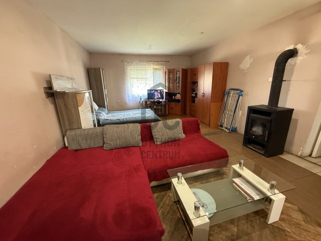 Eladó családi ház, Pécsett 39.9 M Ft, 2 szobás