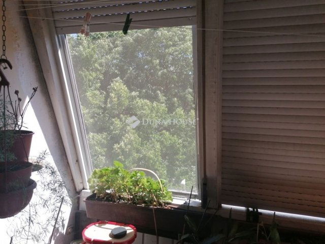 Eladó panellakás, Pécsett 44.9 M Ft, 3 szobás