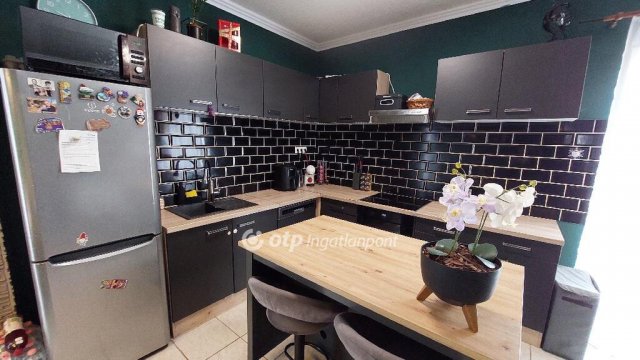 Eladó családi ház, Kengyelen 24 M Ft, 2 szobás