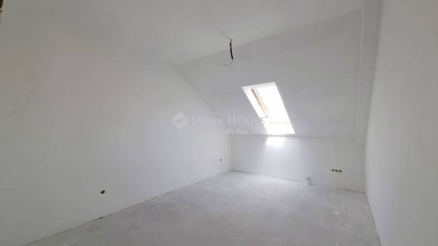 Eladó téglalakás, Vácon 124.9 M Ft, 4 szobás