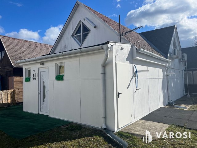 Eladó üzlethelyiség, Balatonakarattyán 58 M Ft