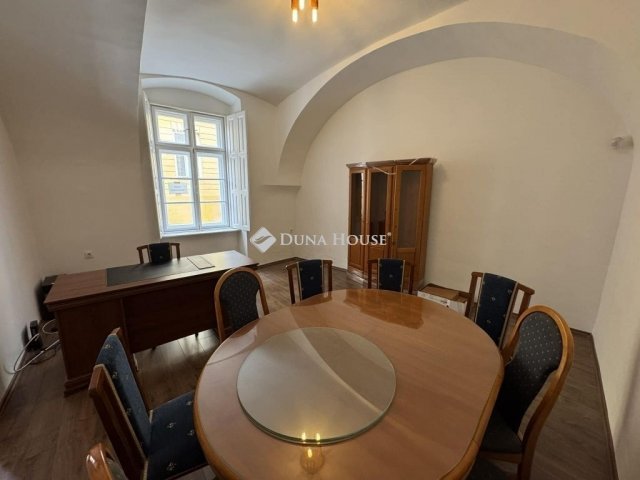 Eladó téglalakás, Pécsett 59.9 M Ft, 2 szobás