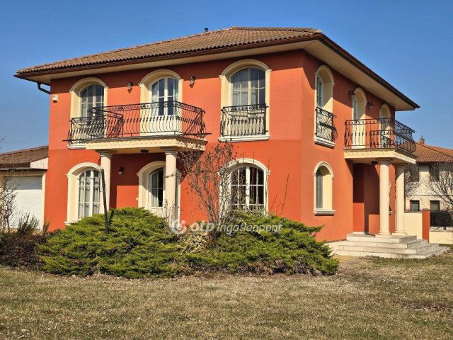 Eladó családi ház, Győrött 299 M Ft, 5 szobás