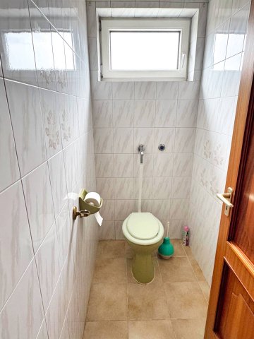 Eladó családi ház, Székesfehérvárott 210 M Ft, 10 szobás