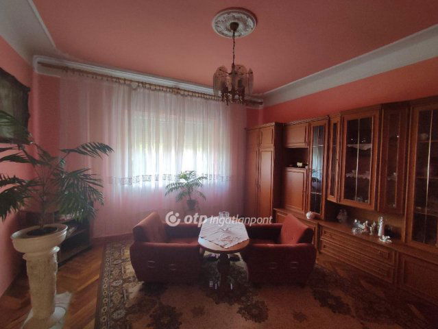 Eladó családi ház, Sándorfalván 63 M Ft, 3 szobás
