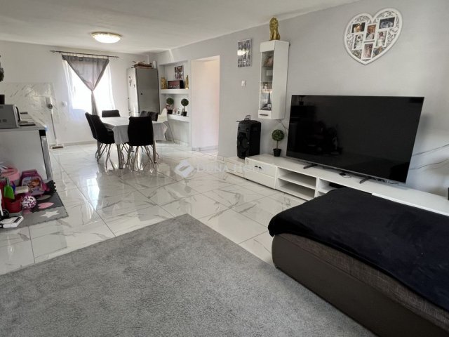 Eladó családi ház, Ercsiben 38 M Ft, 2 szobás