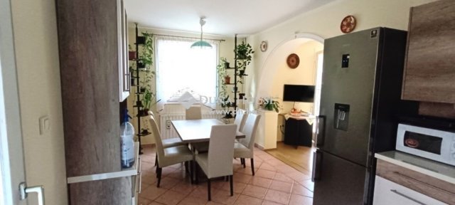 Eladó családi ház, Szentendrén 335 M Ft, 10 szobás