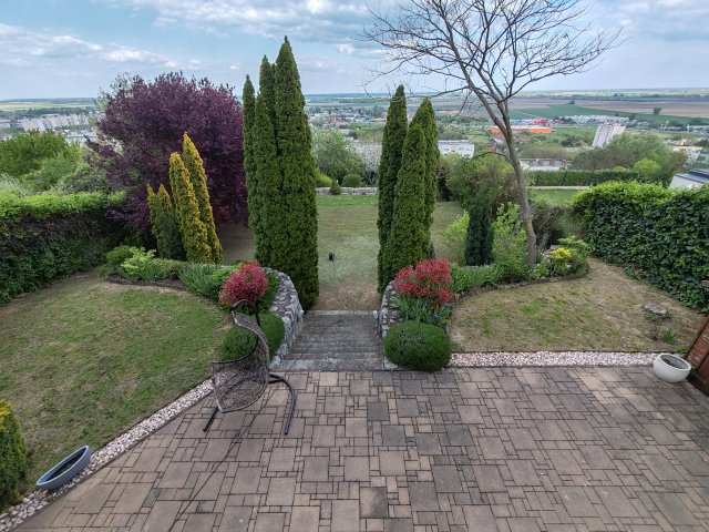 Eladó családi ház, Szekszárdon 180 M Ft, 3 szobás