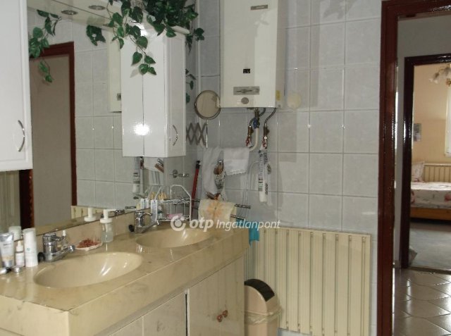 Eladó családi ház, Abasáron 65 M Ft, 3+3 szobás