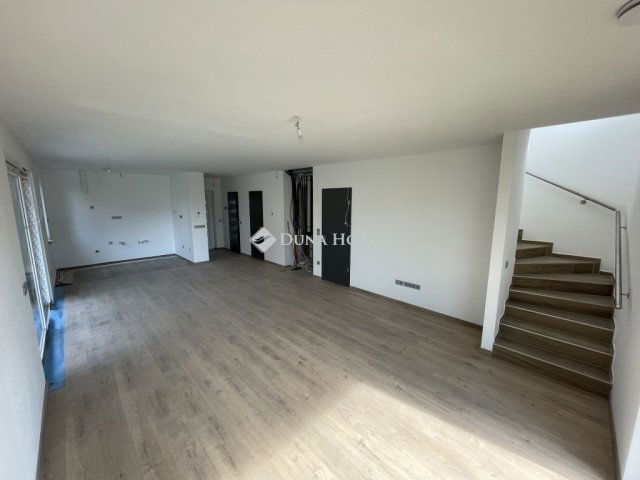 Eladó ikerház, Budapesten, III. kerületben 222.5 M Ft, 4 szobás