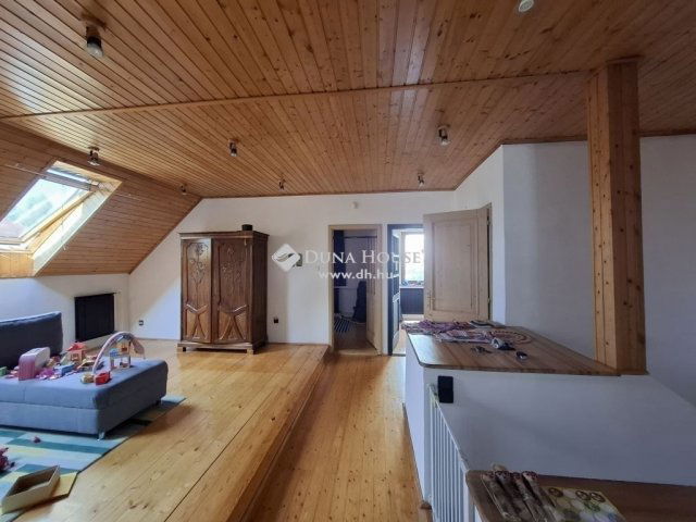 Eladó családi ház, Nagykovácsiban 189.9 M Ft, 8 szobás