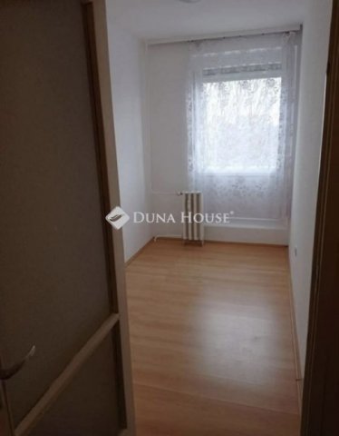 Eladó panellakás, Szentlőrincen 36.5 M Ft, 3 szobás