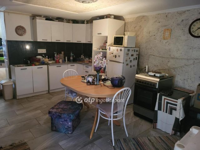 Eladó családi ház, Jászfényszarun 16.7 M Ft, 2 szobás
