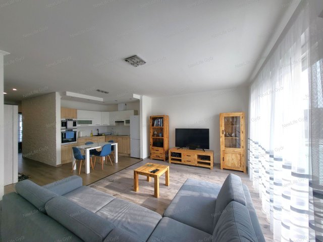 Eladó téglalakás, Győrött 98 M Ft, 3 szobás